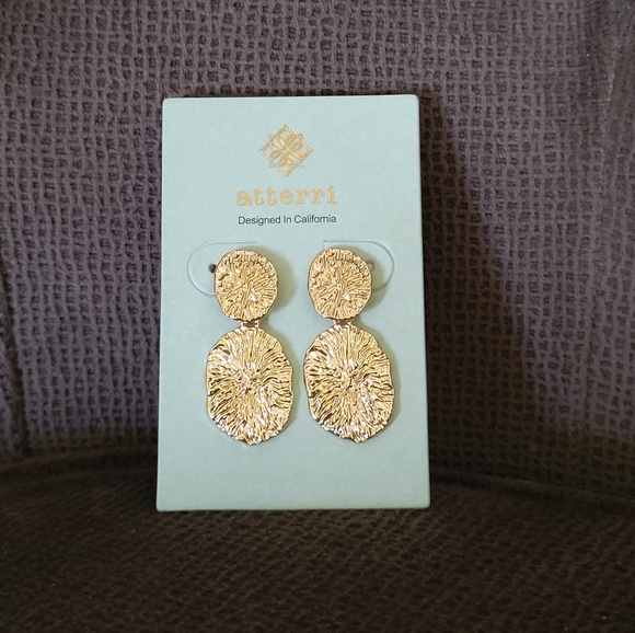 Atterri🛬 Texured Gold💛 Plated Earrings - Picture 3 of 14